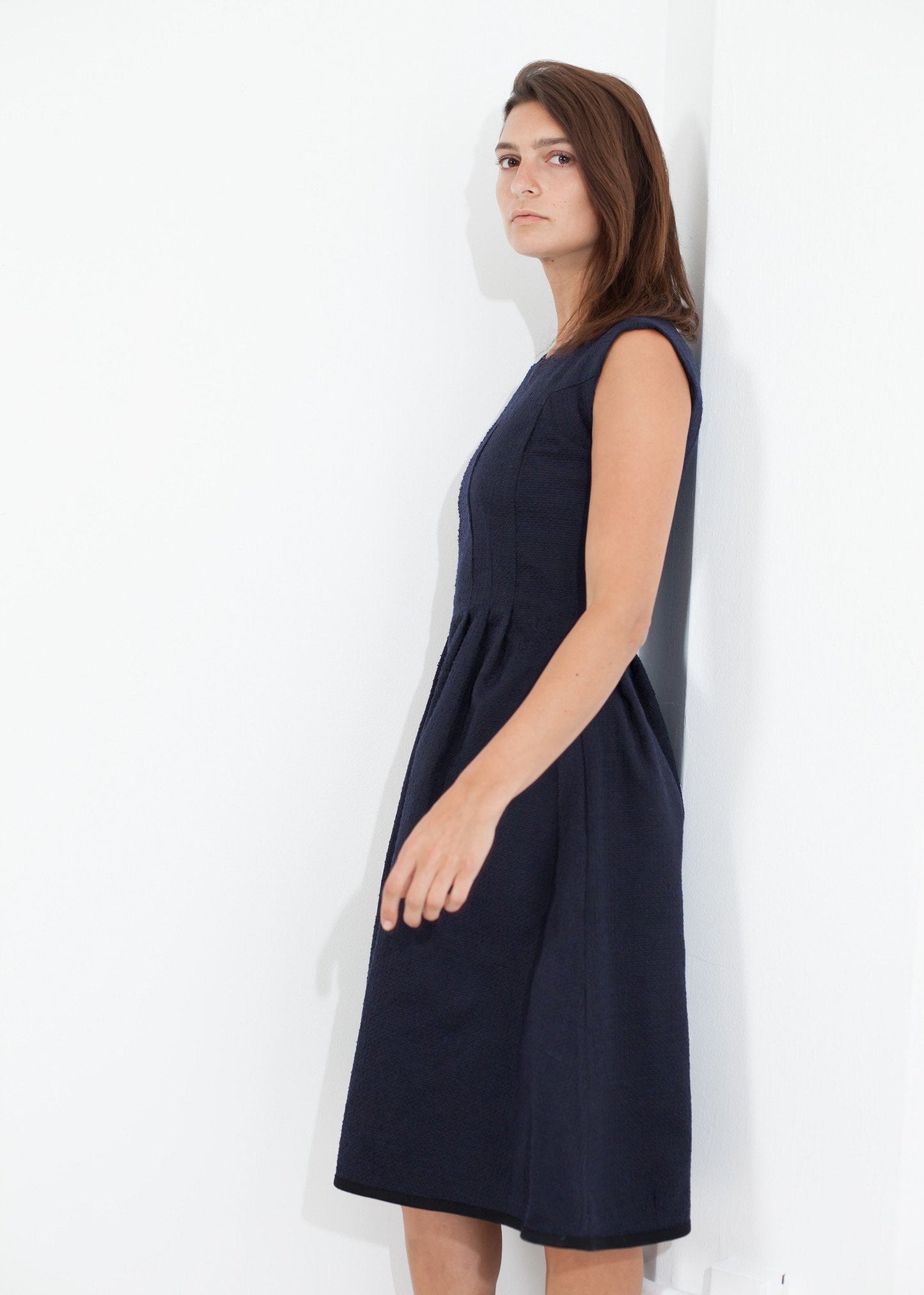 Plissiertes Rita-Kleid in Dunkelblau