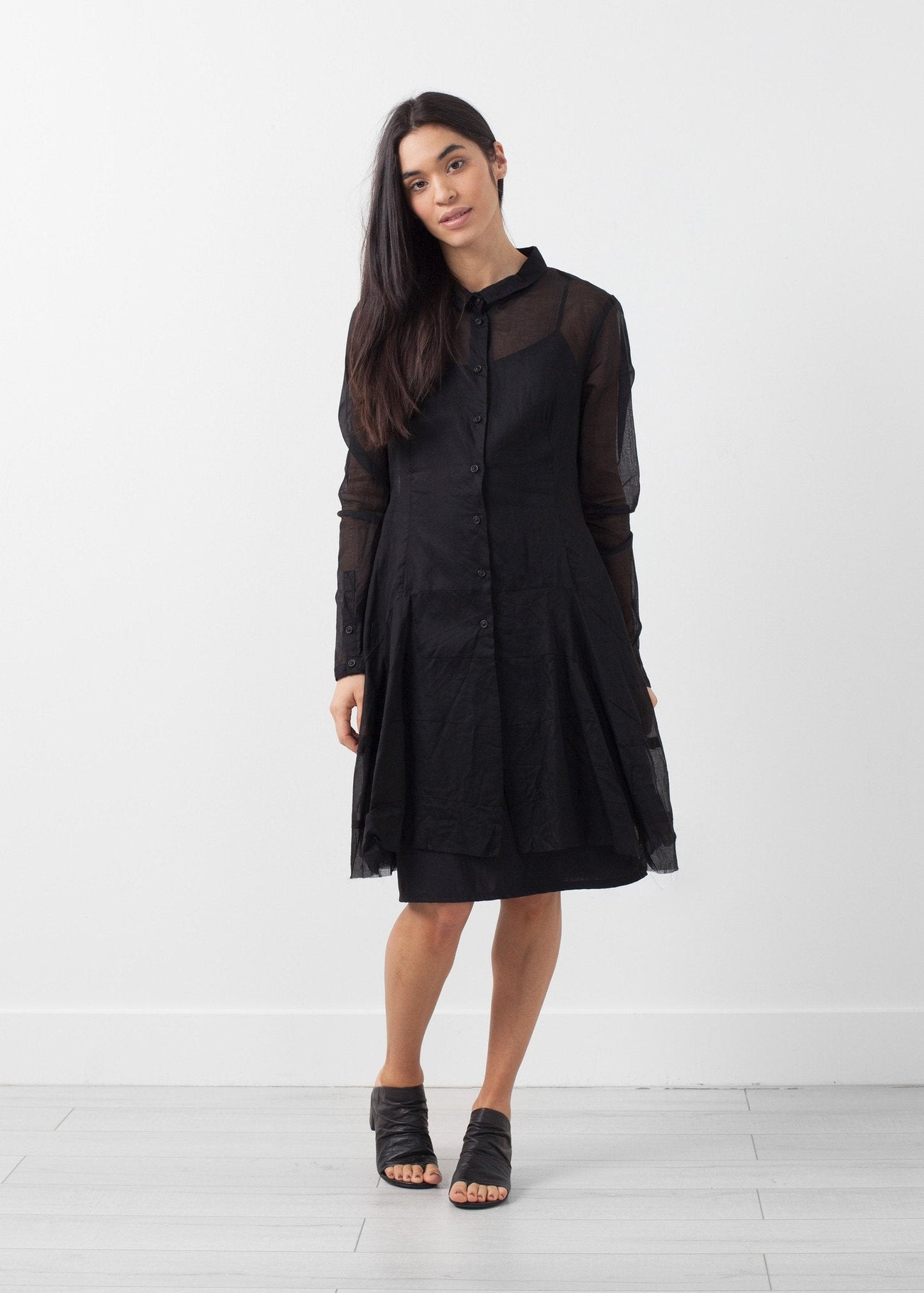Kleid mit Knöpfen