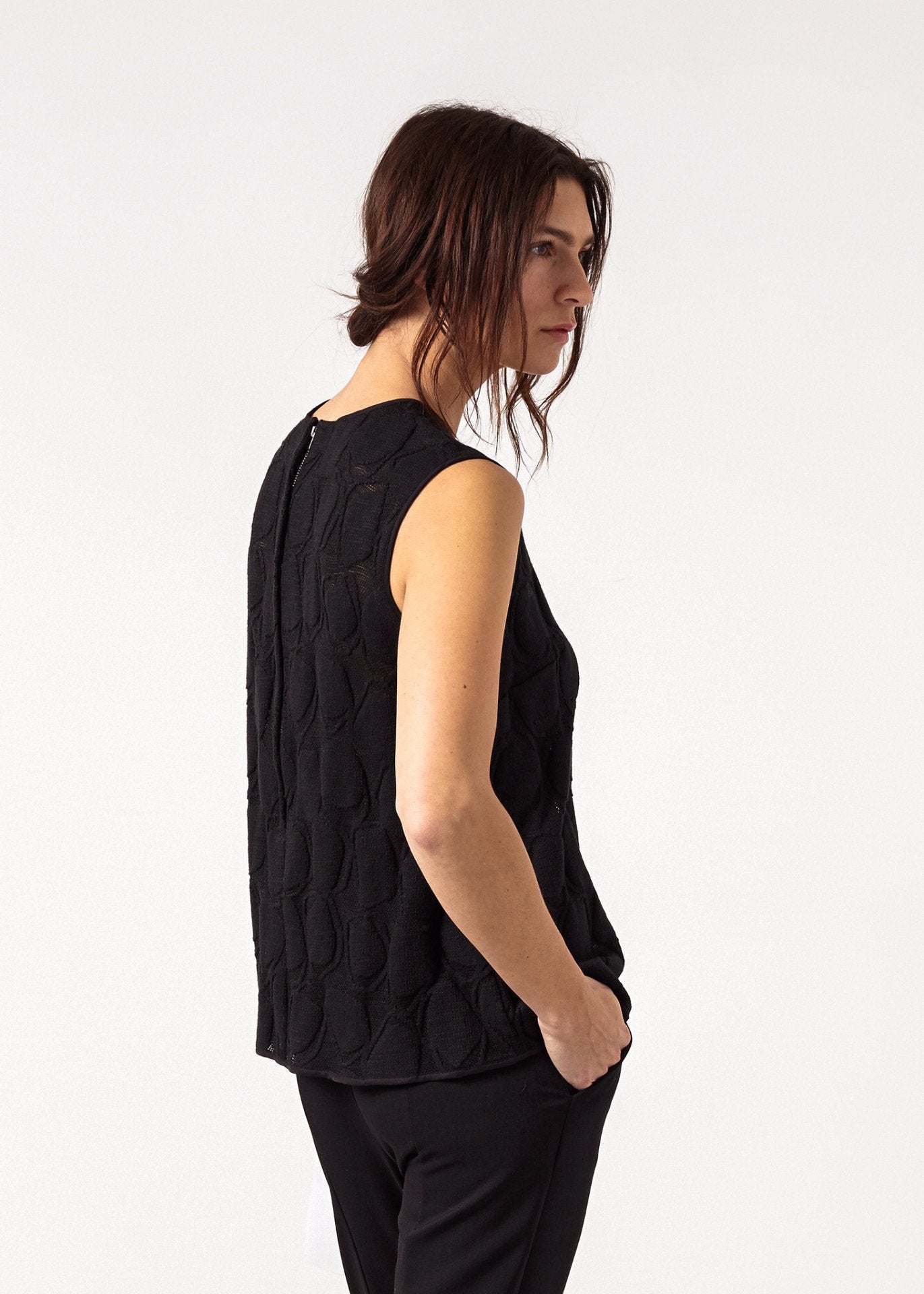 Kreisbluse mit Reißverschluss hinten in Schwarz