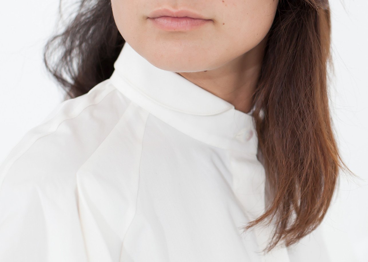 Popeline-Bluse mit Zierkragen in Off White