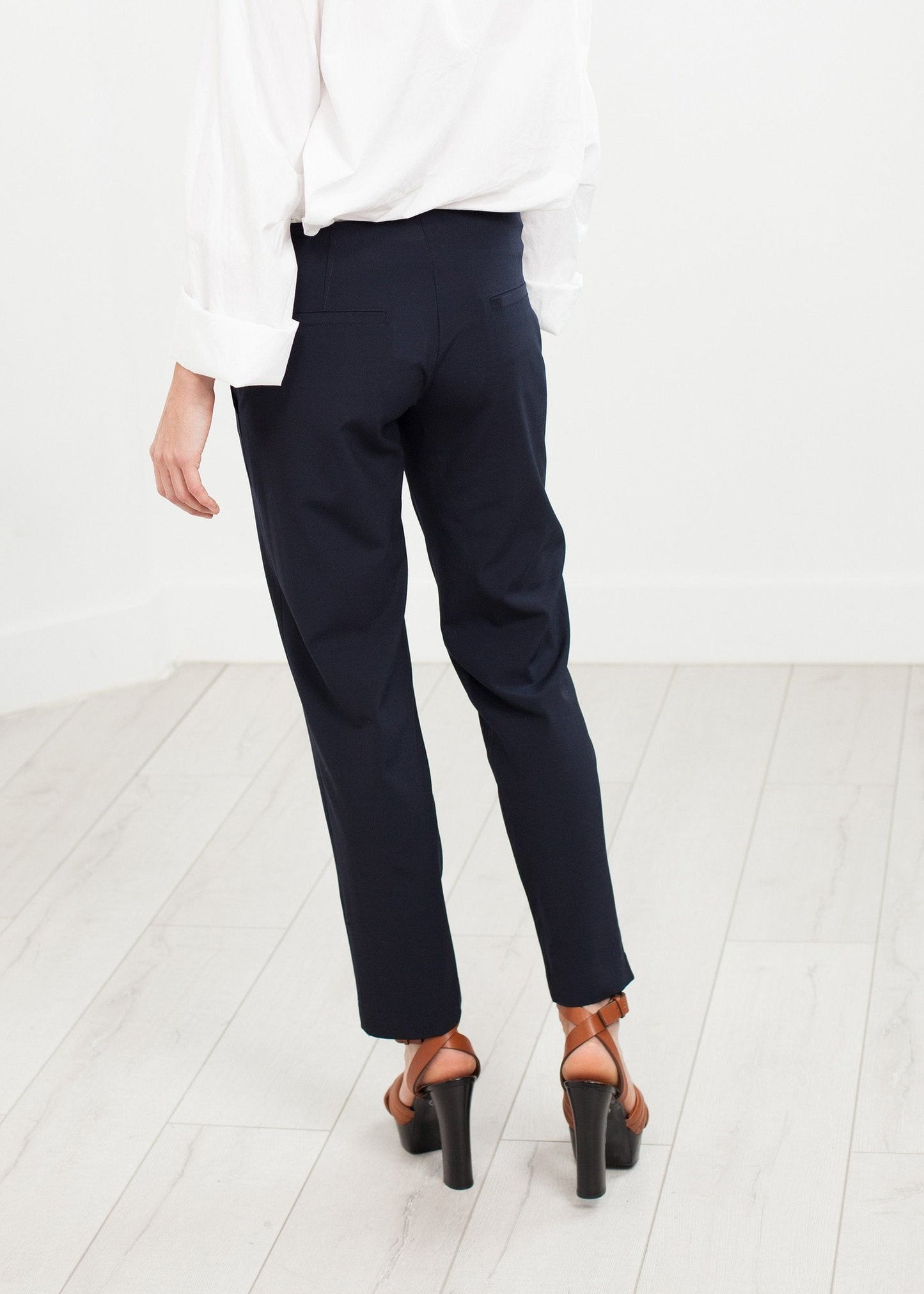 Hose mit aufgesetzten Taschen in Marineblau