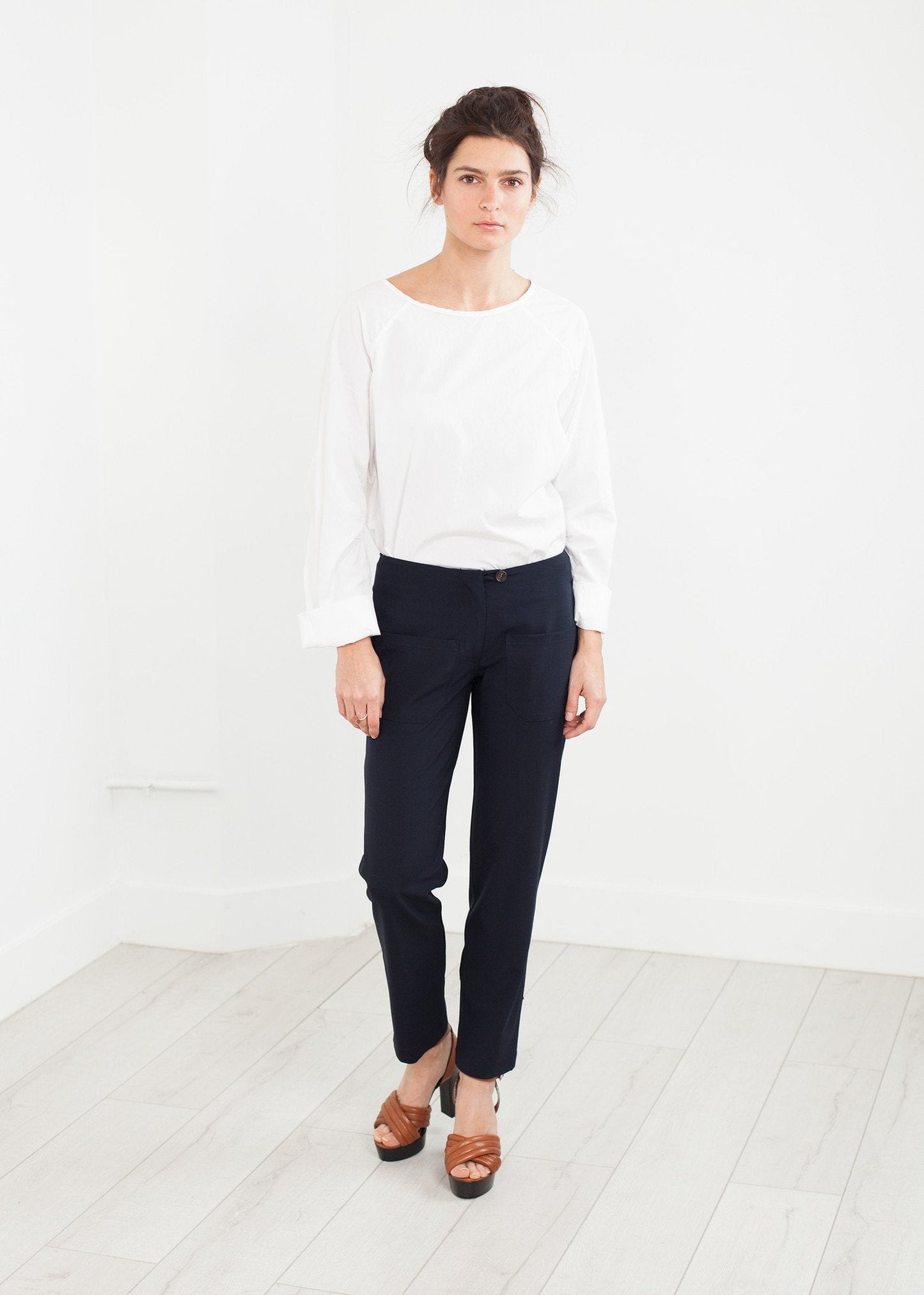 Hose mit aufgesetzten Taschen in Marineblau