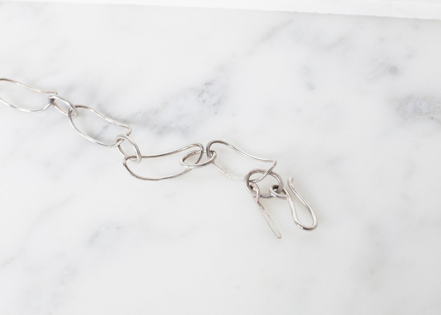 Armband 70 in brüniertem Silber