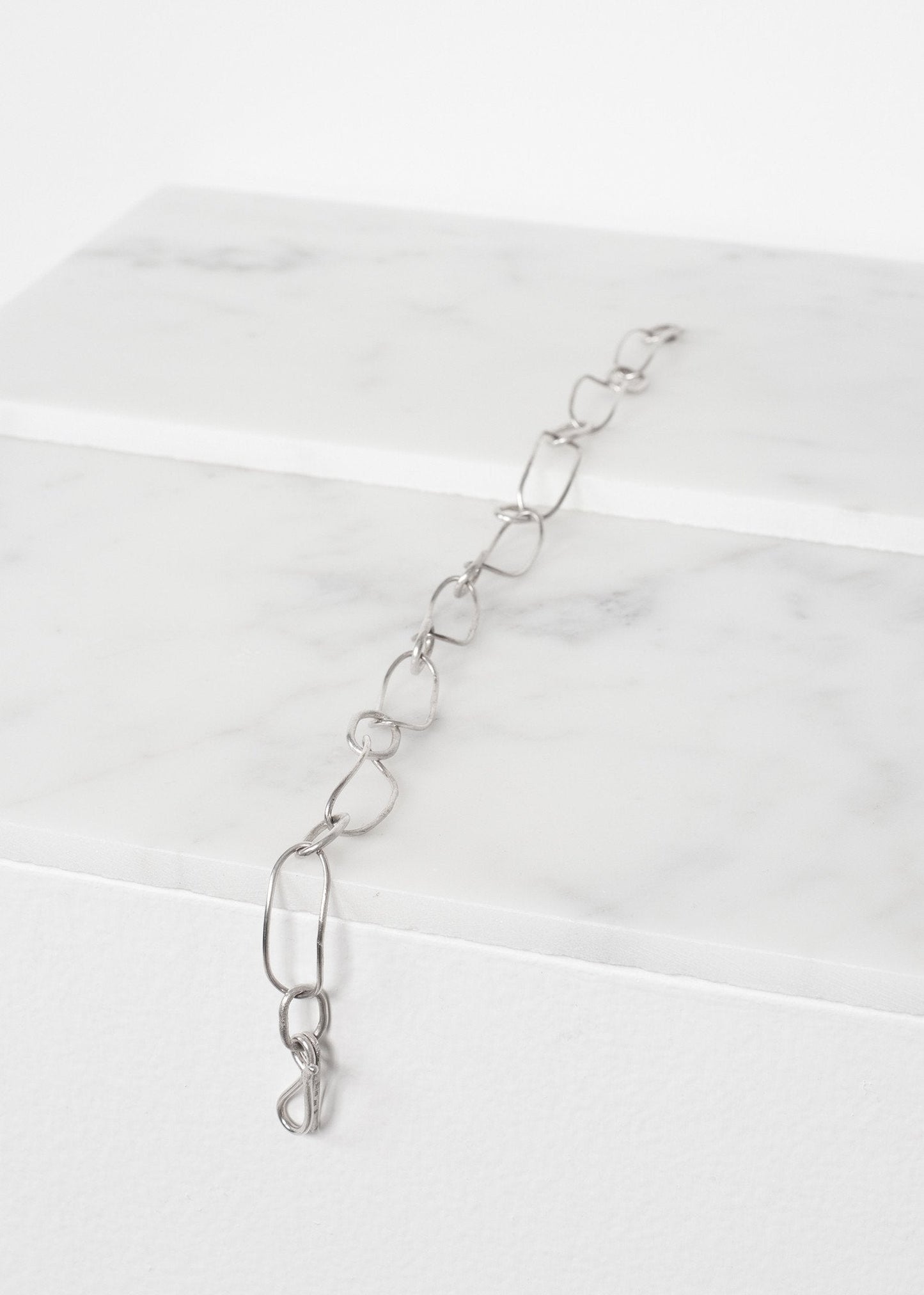 Armband 70 in brüniertem Silber