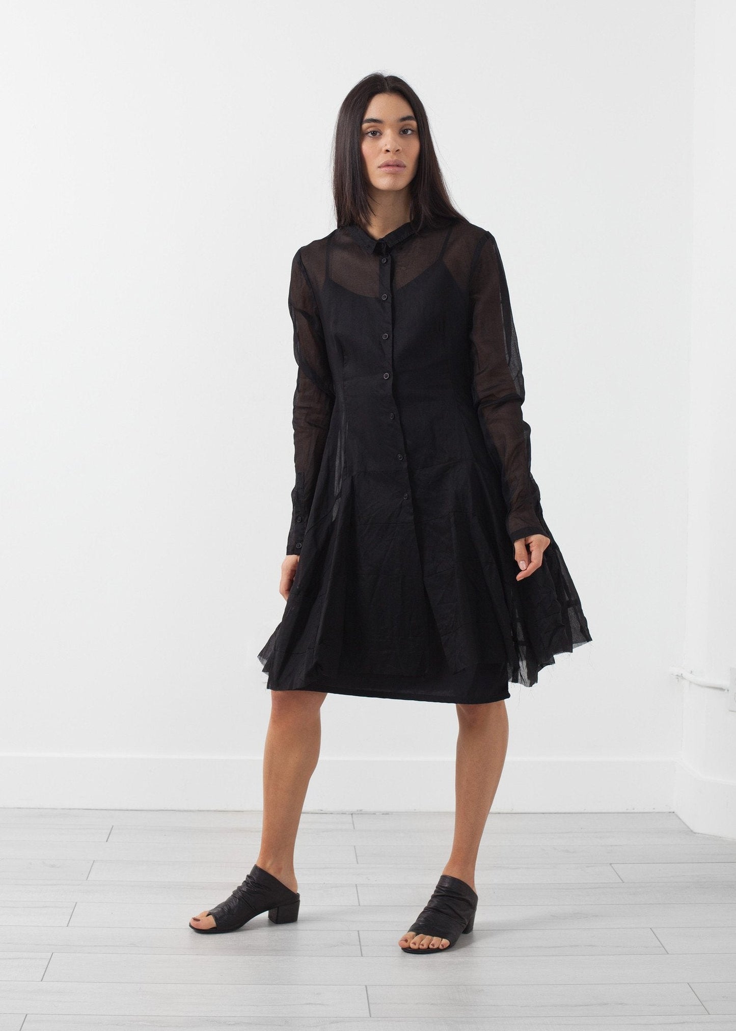 Kleid mit Knöpfen