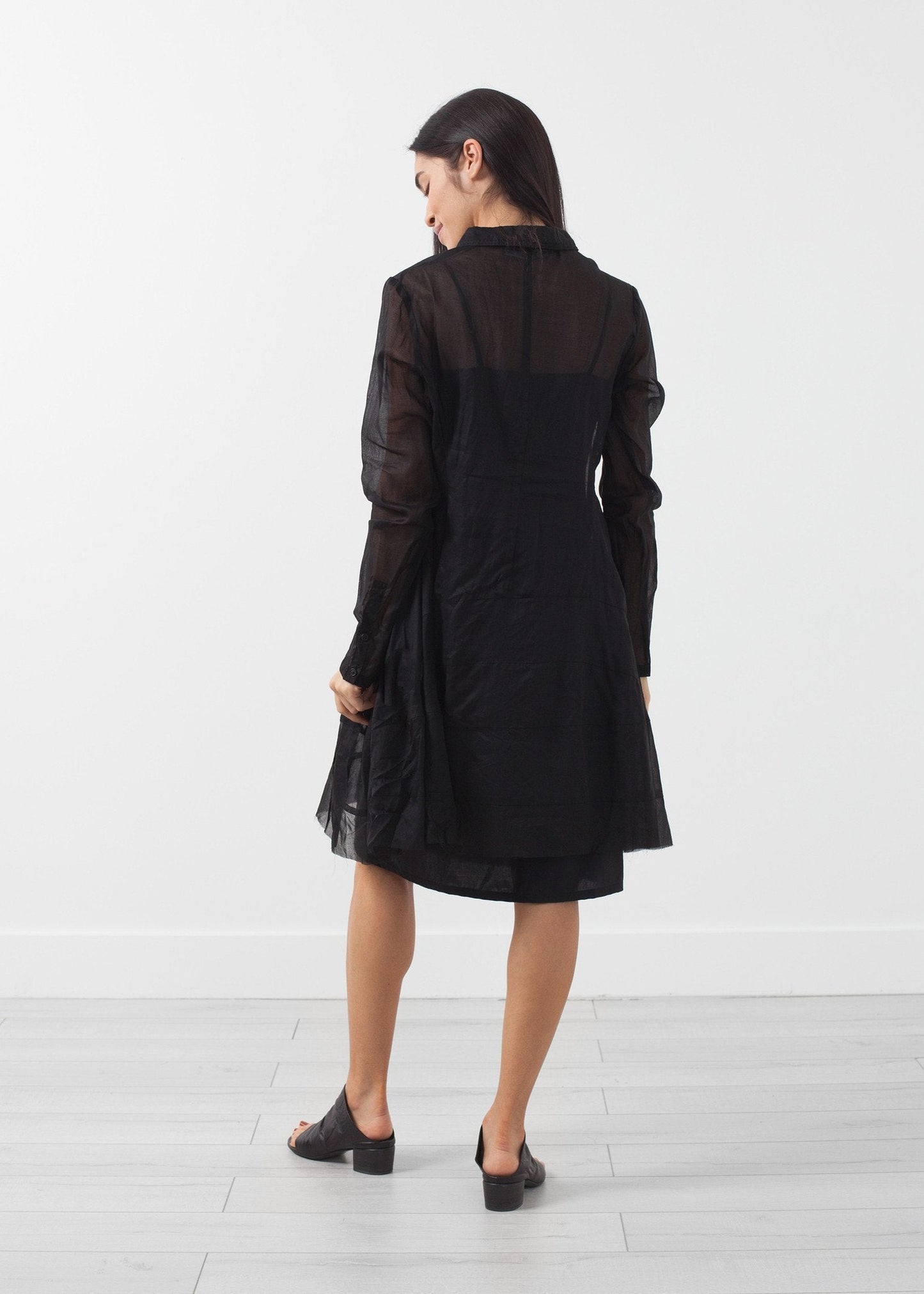 Kleid mit Knöpfen