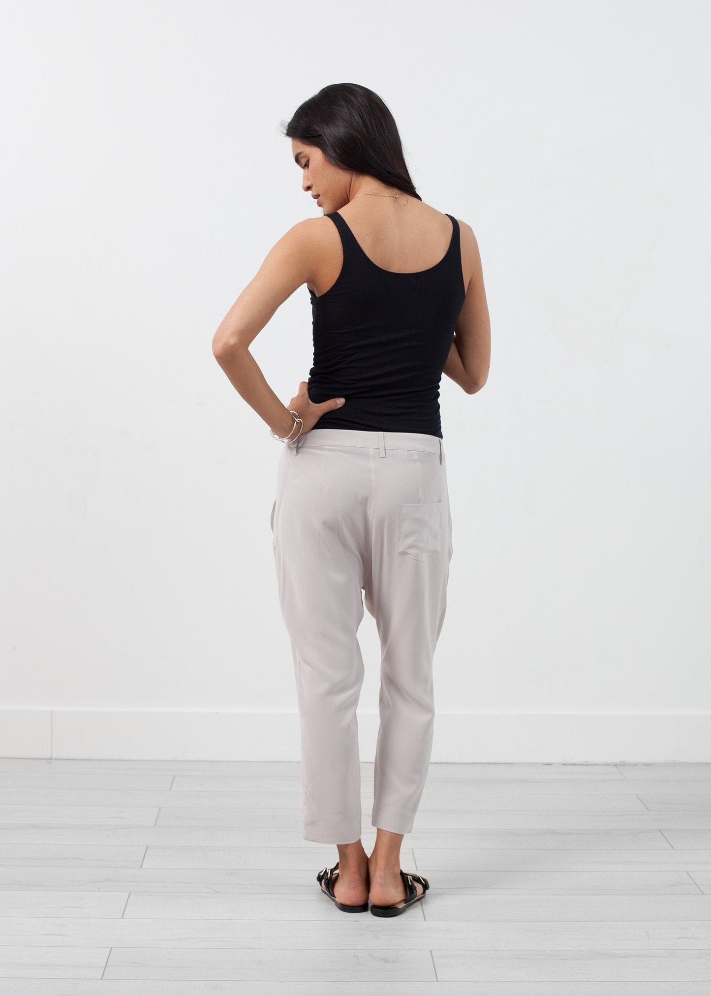 Hose mit tiefem Schritt aus Seide